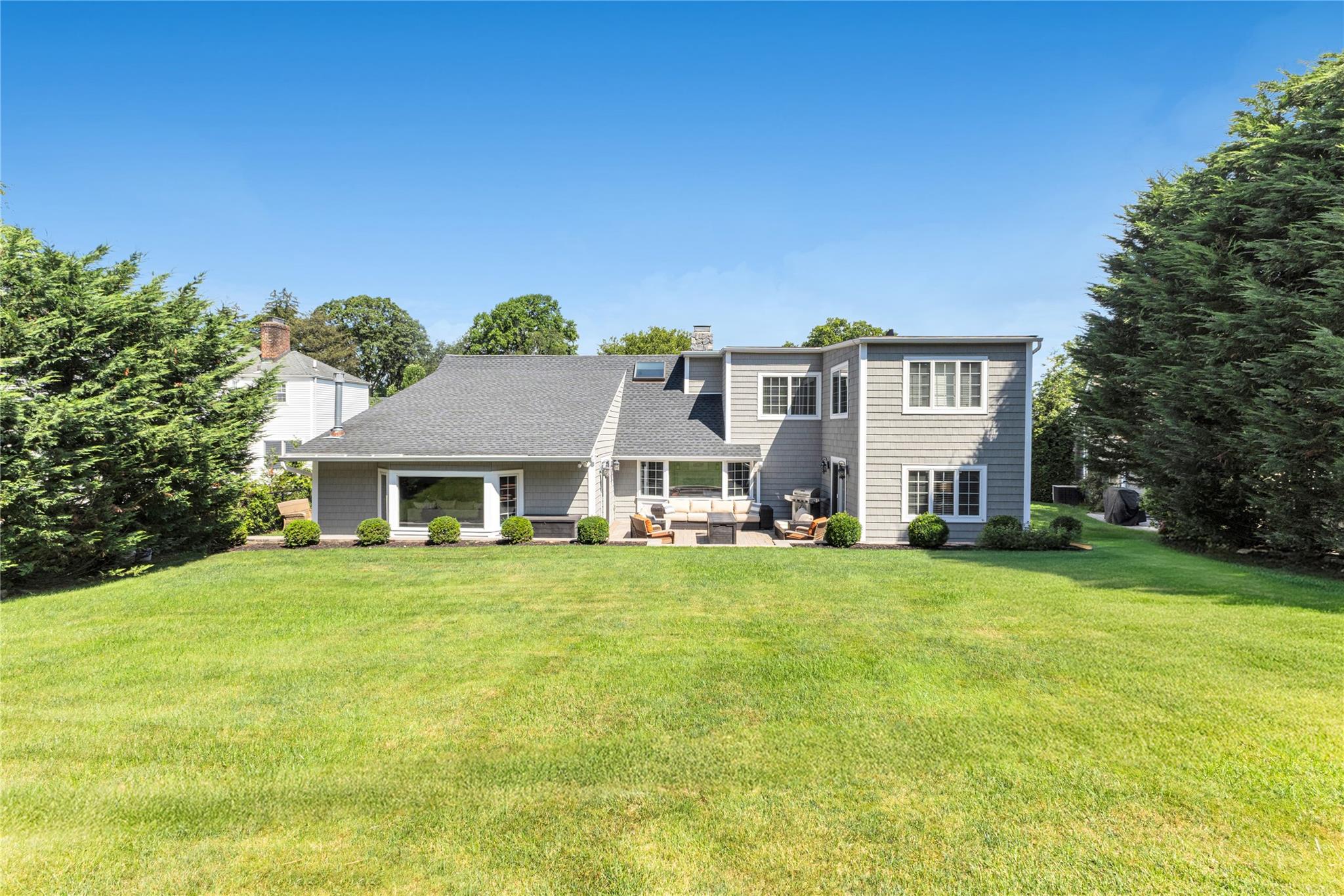 12 Overhill Lane, Roslyn, NY 11576