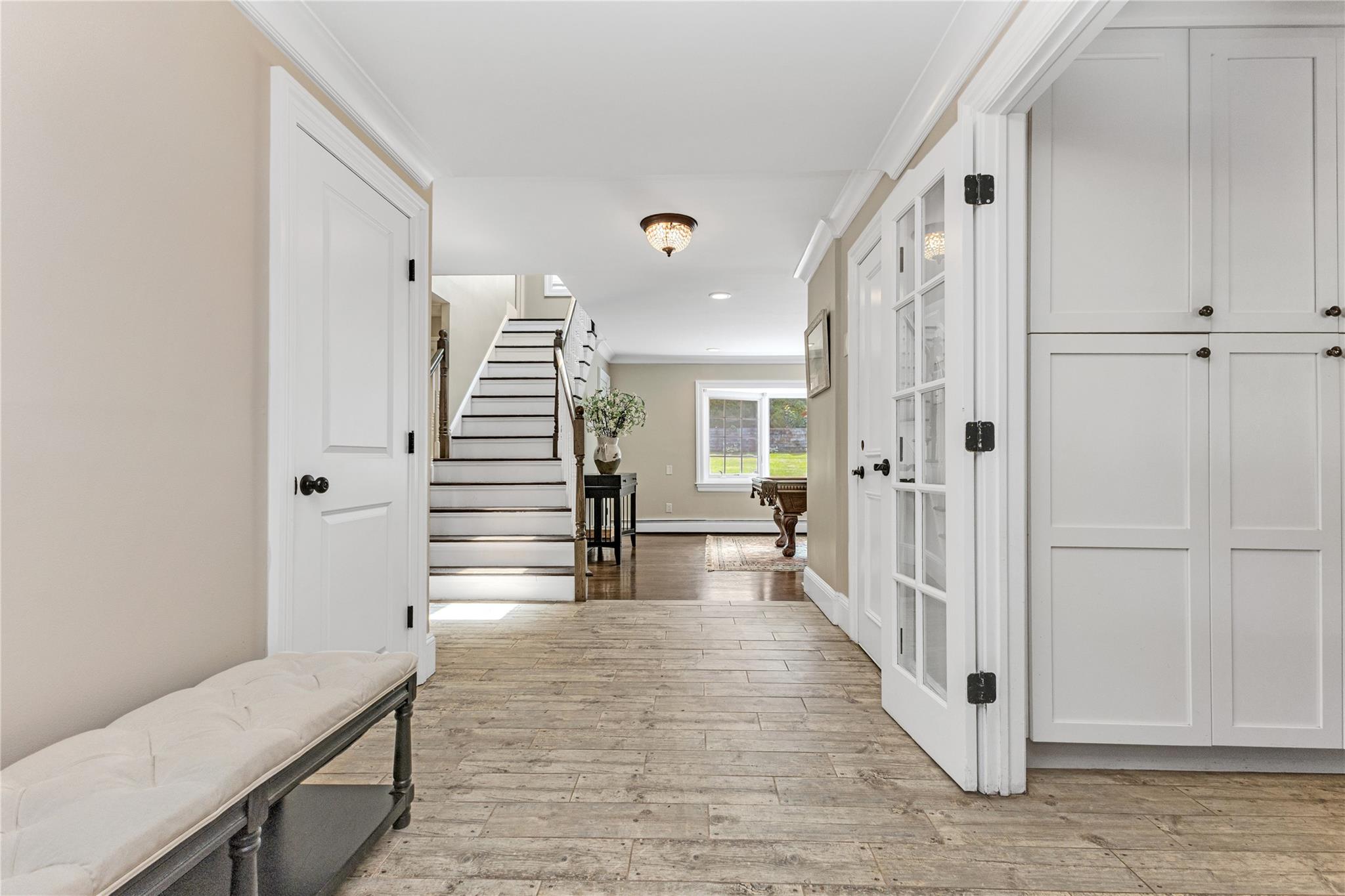 12 Overhill Lane, Roslyn, NY 11576