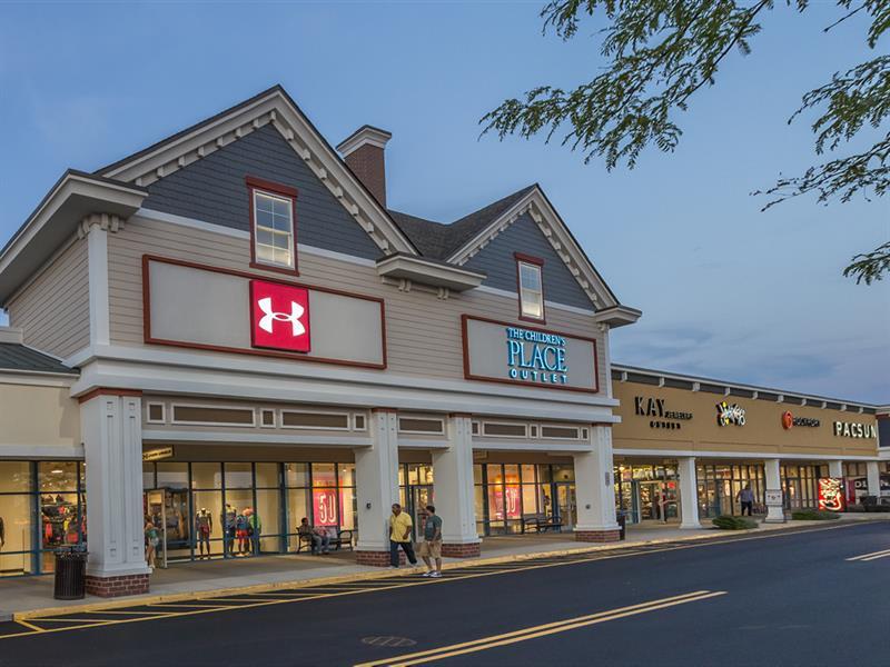 2009 Old Country Road, Riverhead, NY 11901