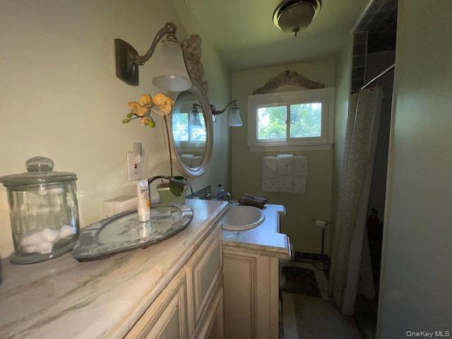 468 N. Greene Ave, Lindenhurst, NY 11757