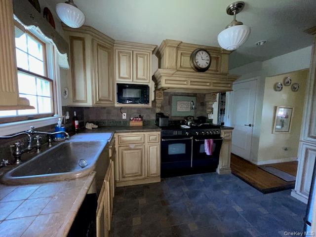 468 N. Greene Ave, Lindenhurst, NY 11757