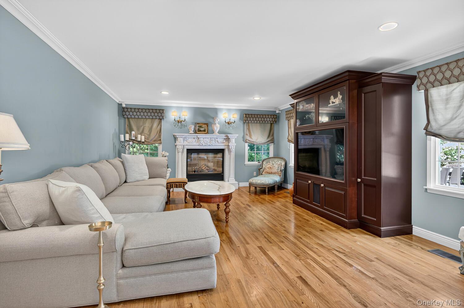 2 Gail Terrace, Glen Cove, NY 11542