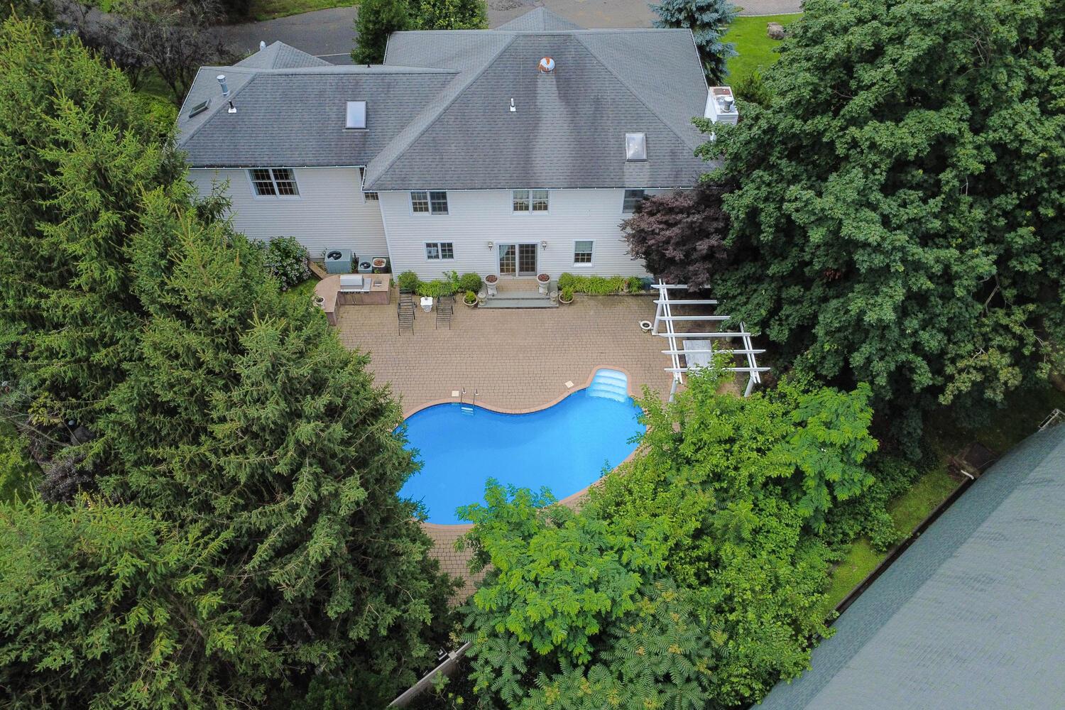 2 Gail Terrace, Glen Cove, NY 11542