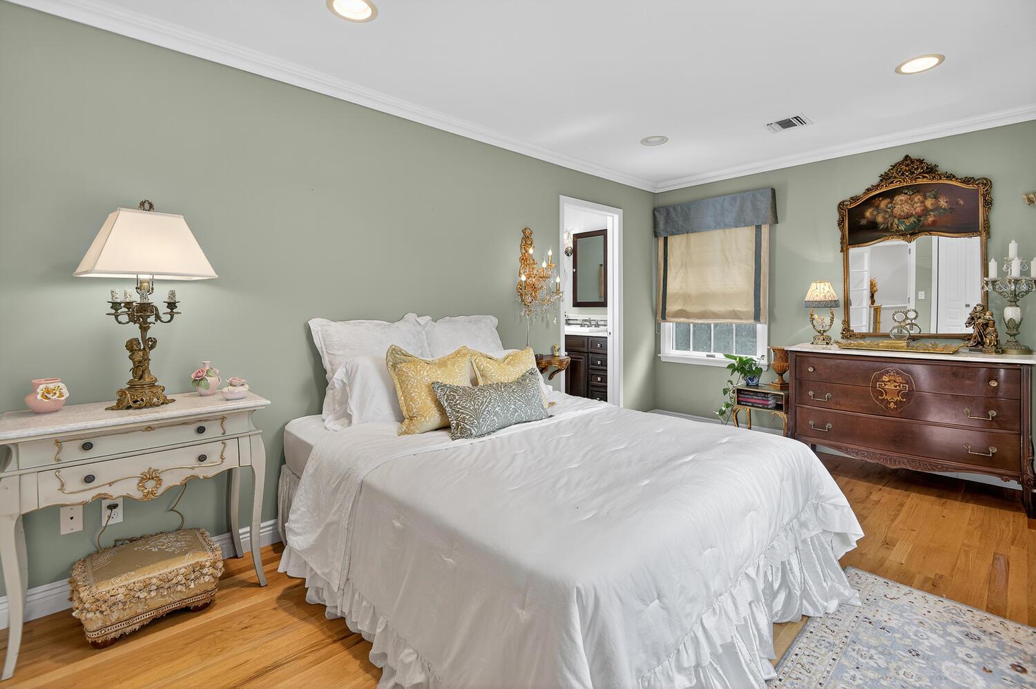 2 Gail Terrace, Glen Cove, NY 11542