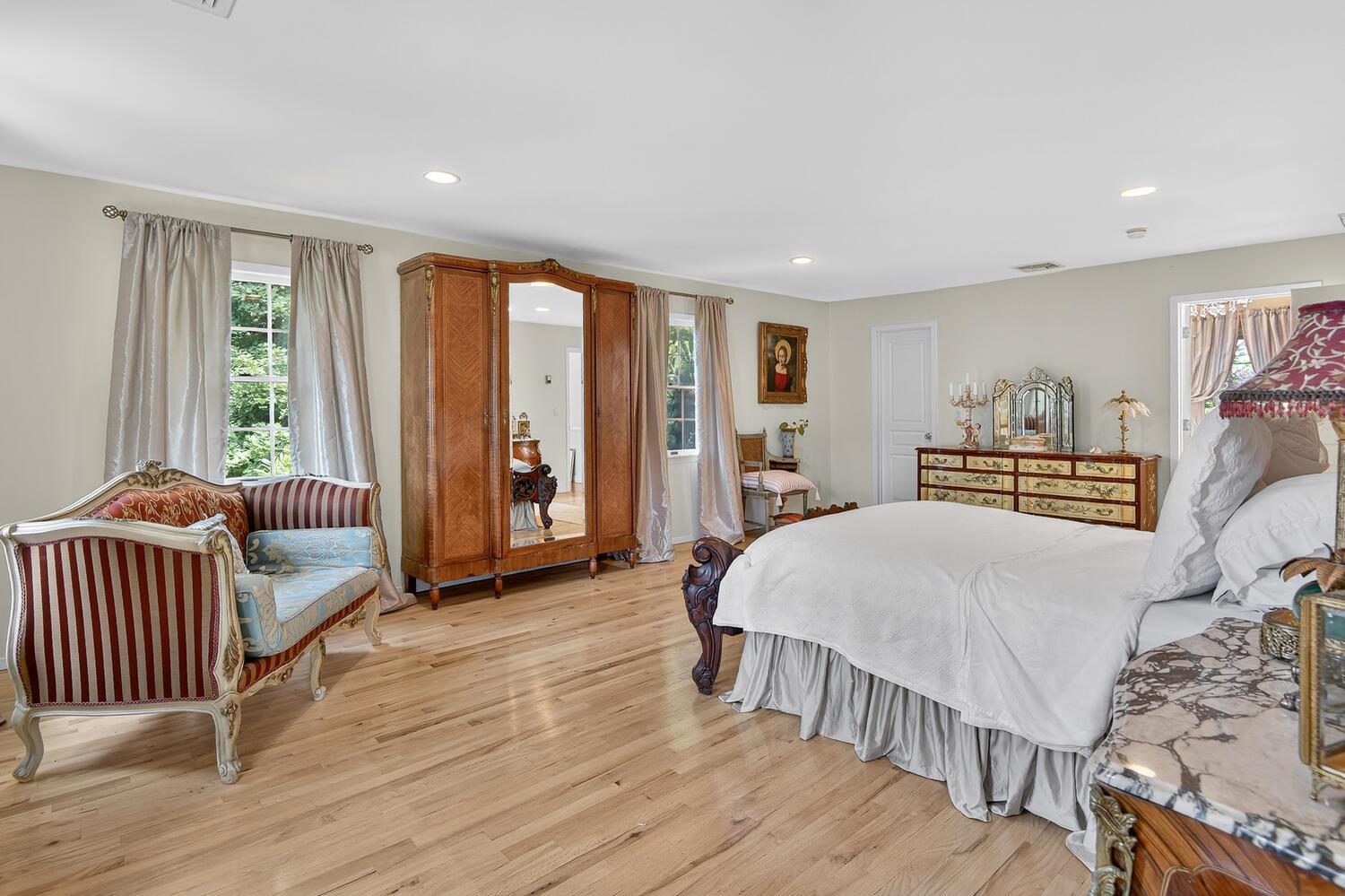 2 Gail Terrace, Glen Cove, NY 11542