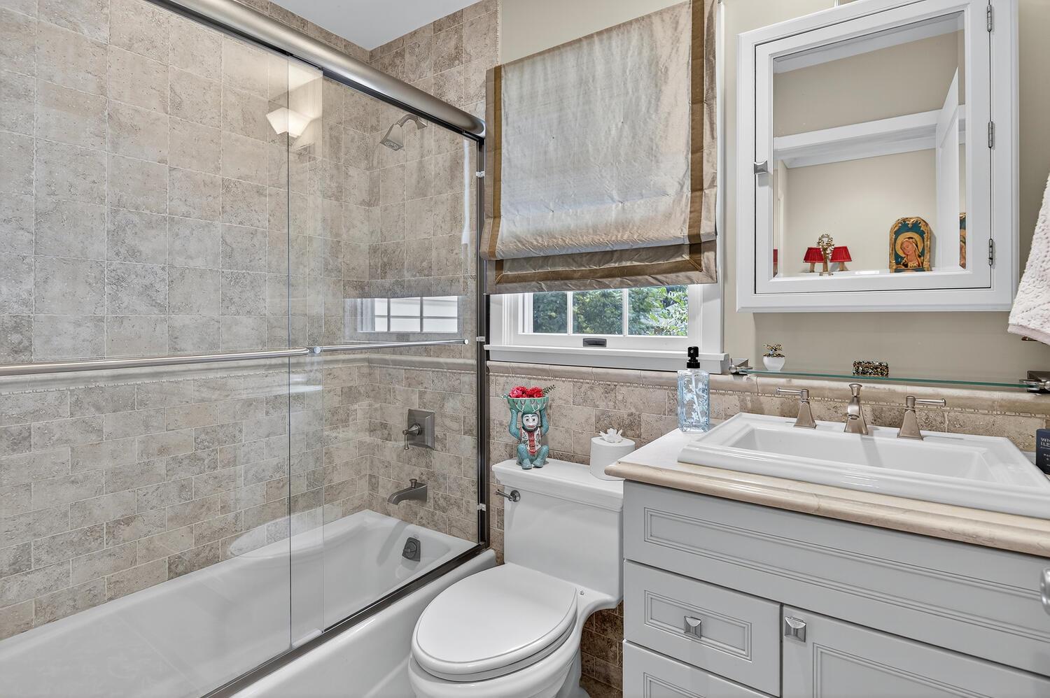 2 Gail Terrace, Glen Cove, NY 11542