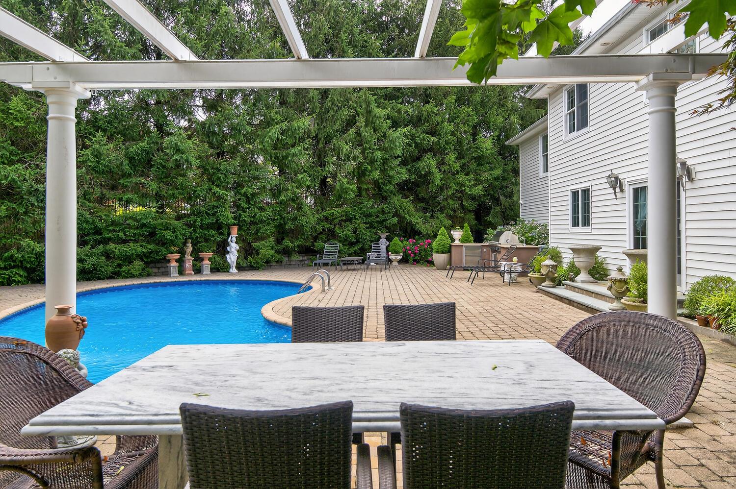 2 Gail Terrace, Glen Cove, NY 11542