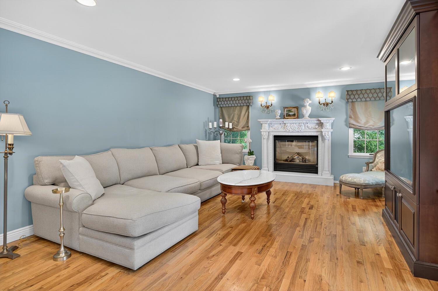 2 Gail Terrace, Glen Cove, NY 11542