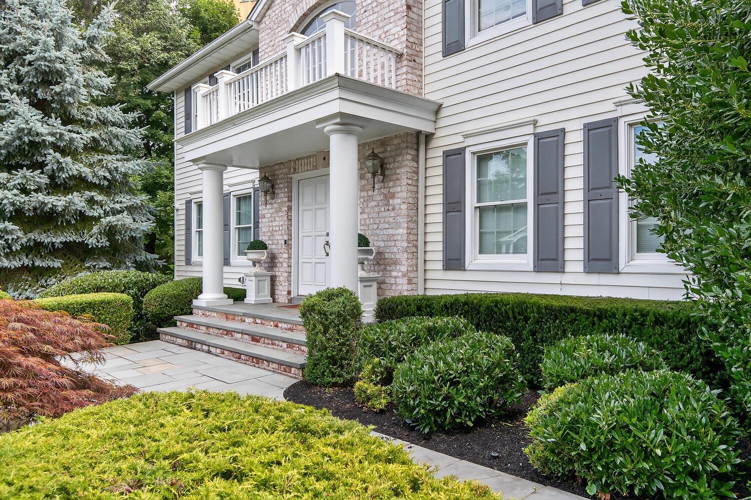 2 Gail Terrace, Glen Cove, NY 11542