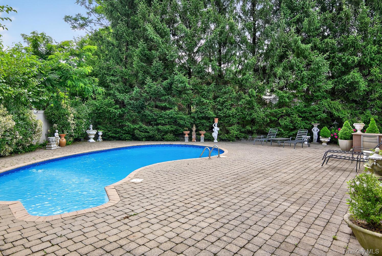 2 Gail Terrace, Glen Cove, NY 11542