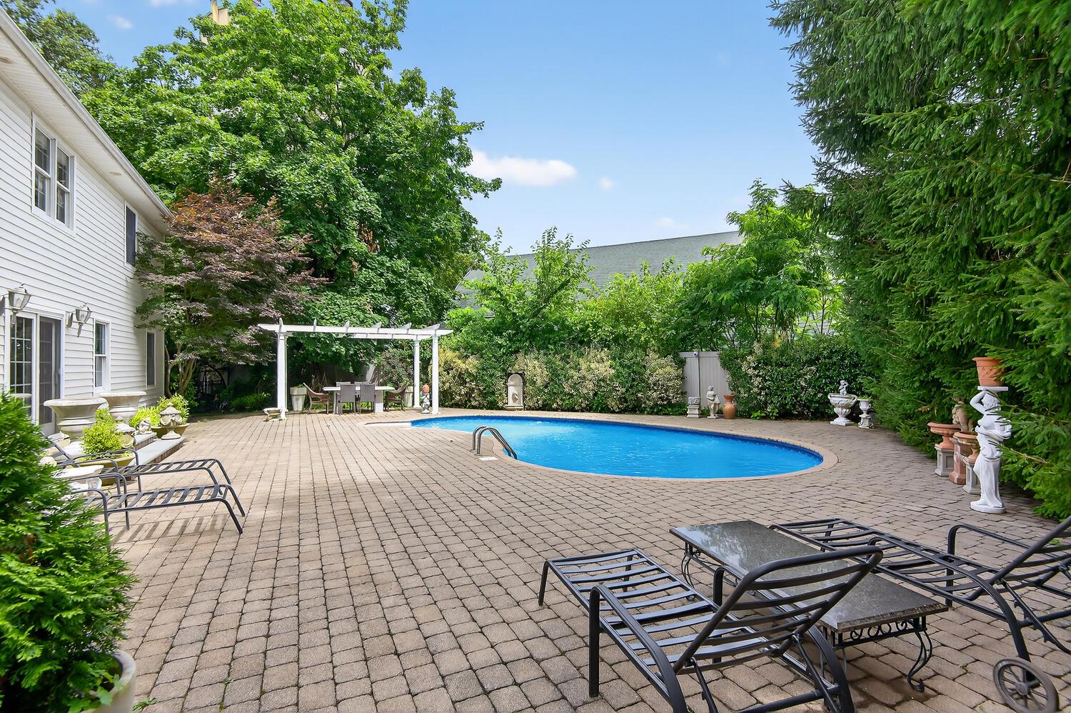 2 Gail Terrace, Glen Cove, NY 11542