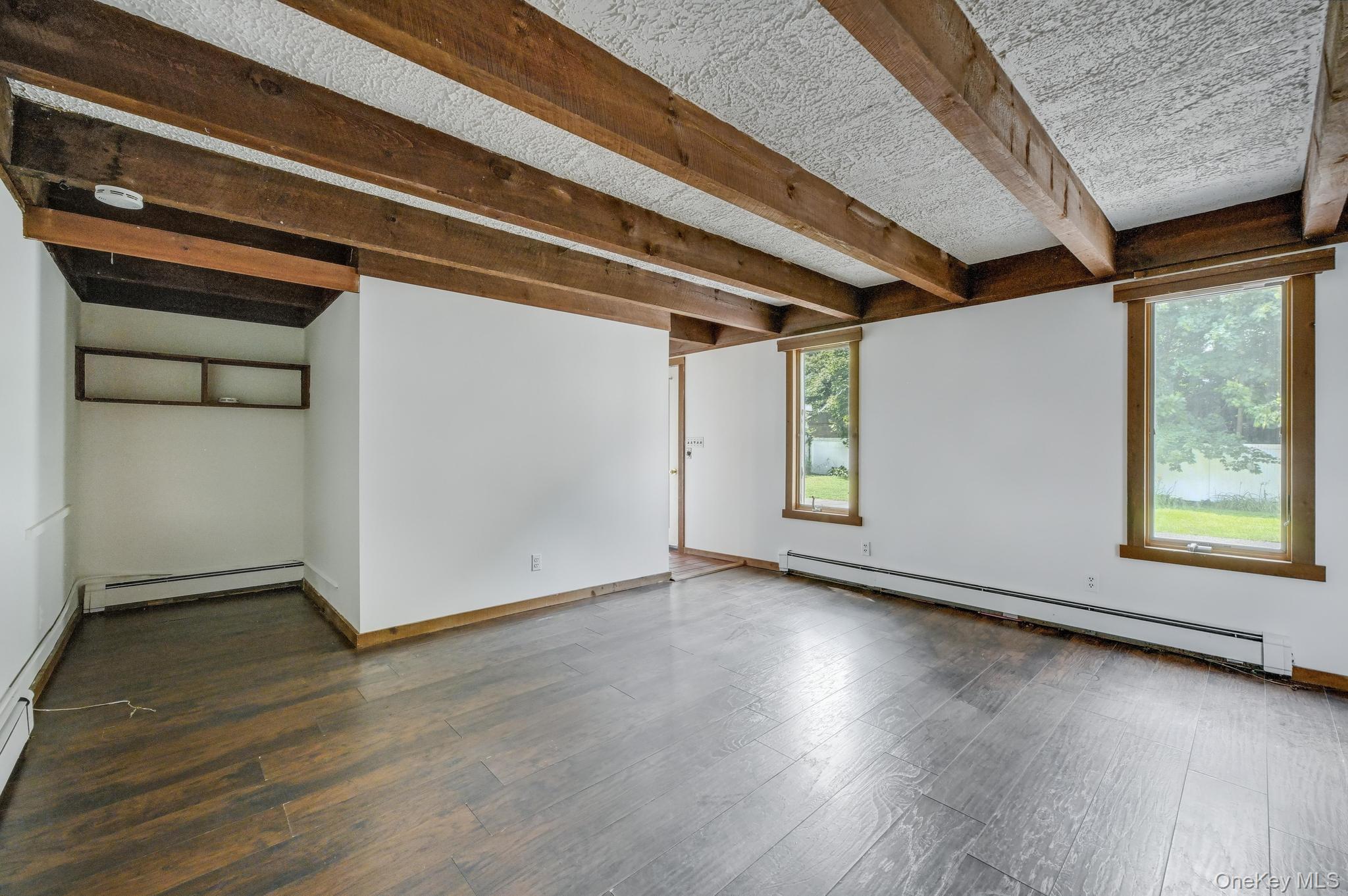 11 Rhoda Avenue, Smithtown, NY 11787