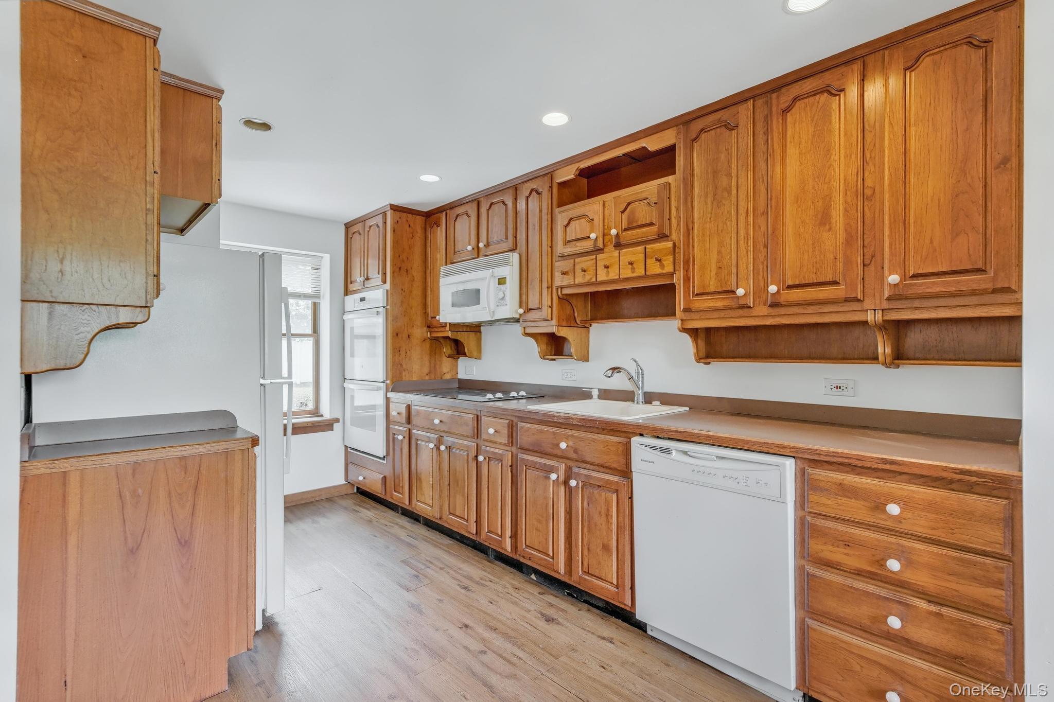 11 Rhoda Avenue, Smithtown, NY 11787