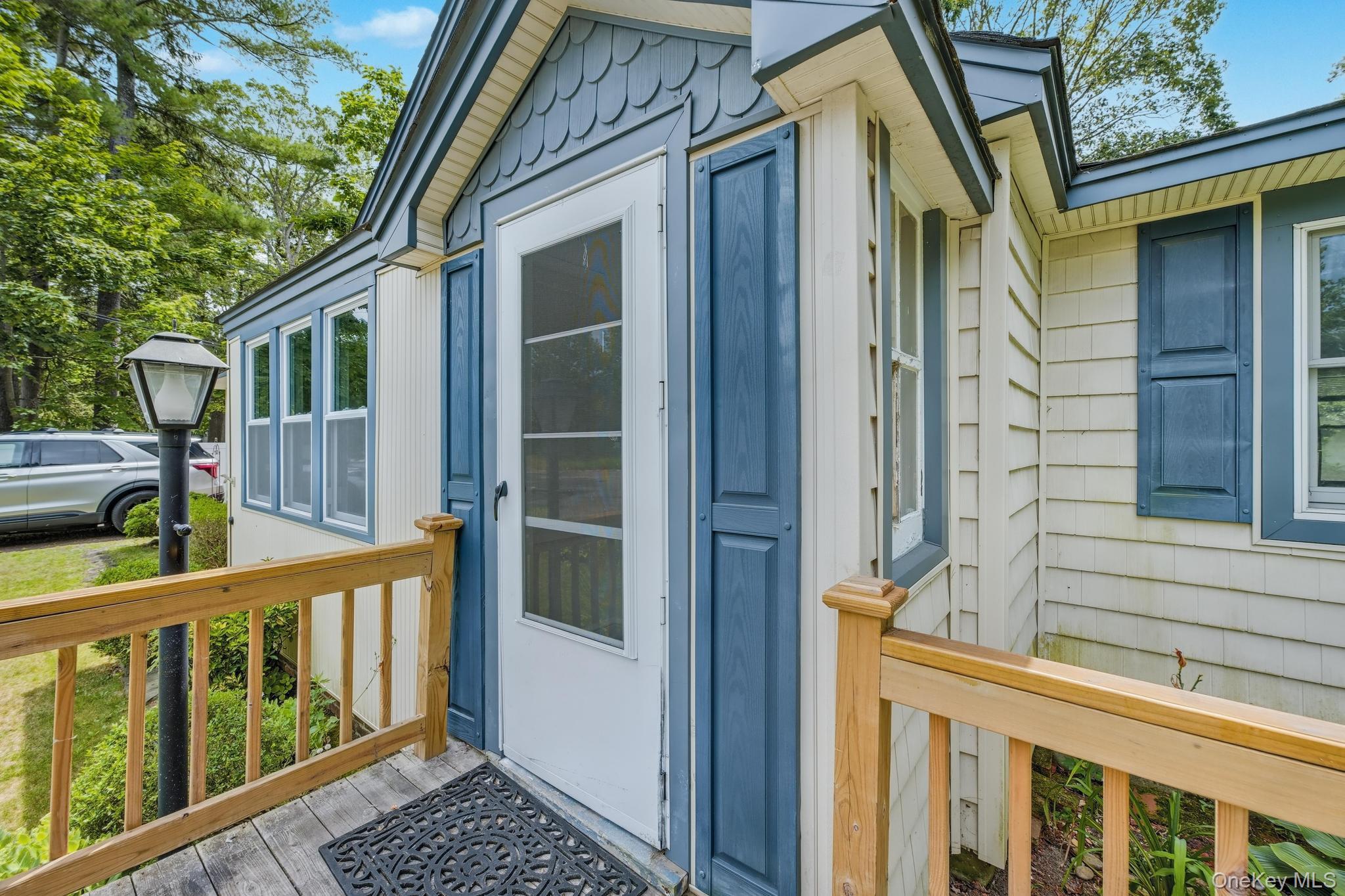 11 Rhoda Avenue, Smithtown, NY 11787