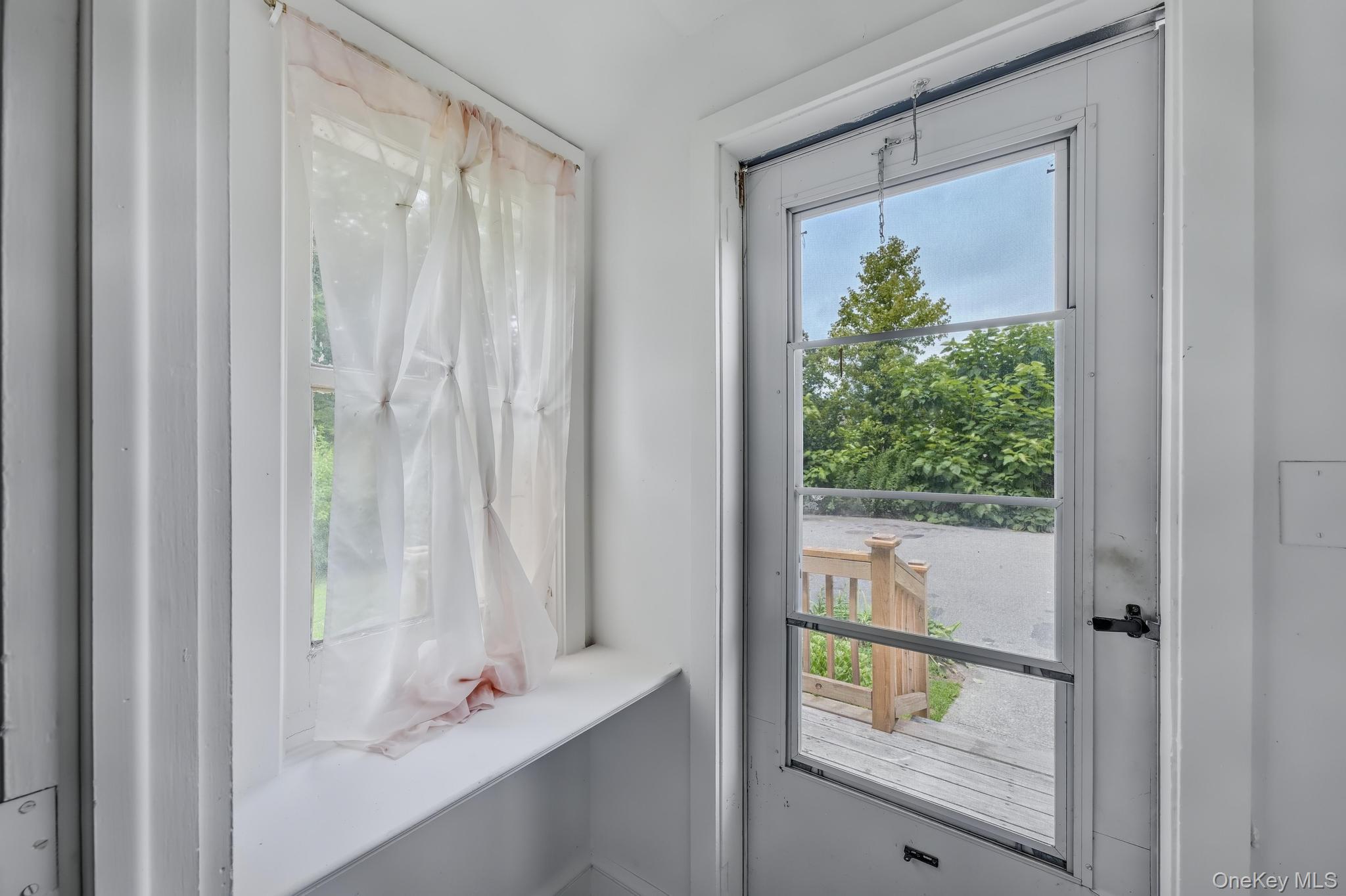 11 Rhoda Avenue, Smithtown, NY 11787