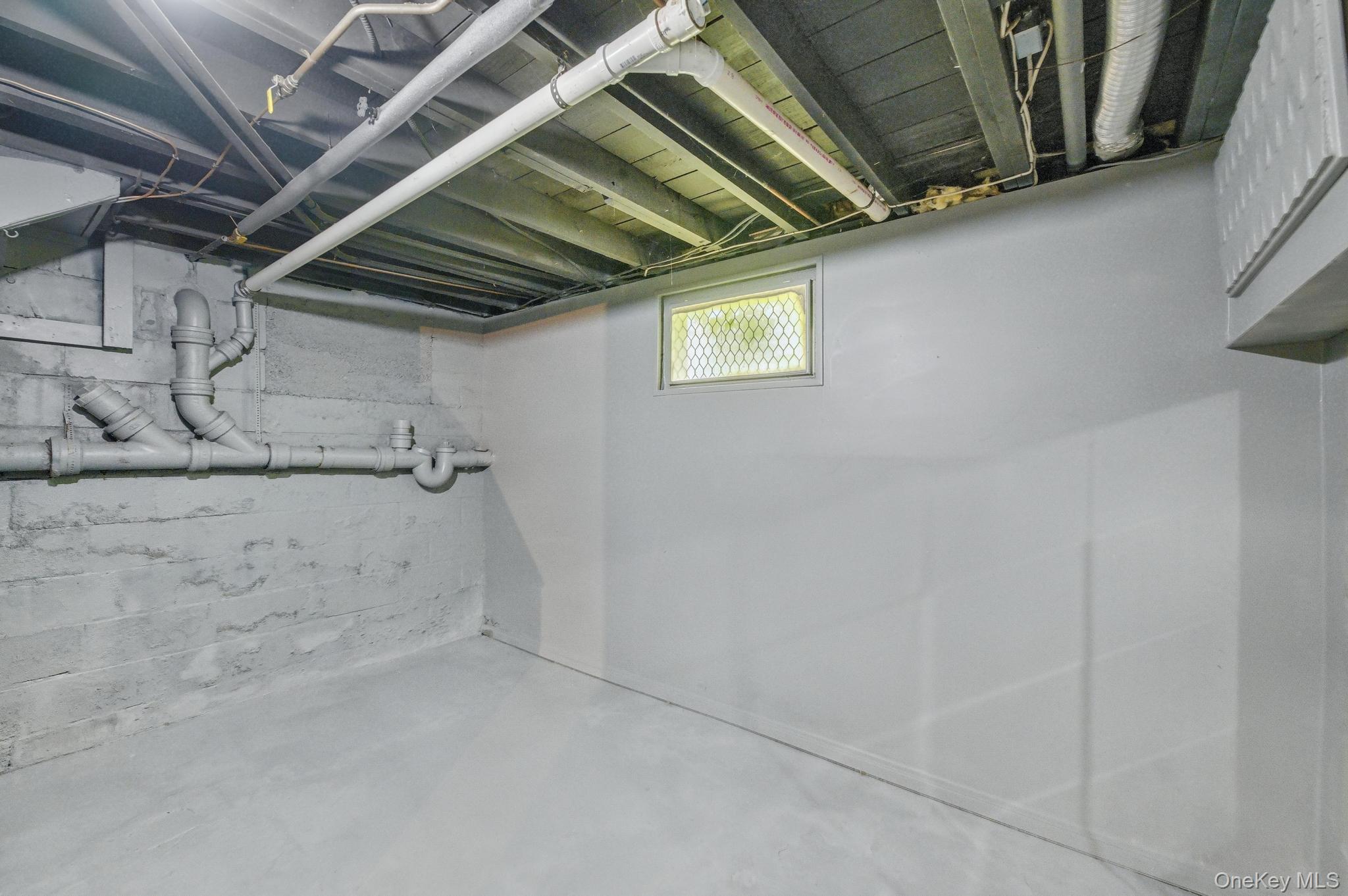 11 Rhoda Avenue, Smithtown, NY 11787