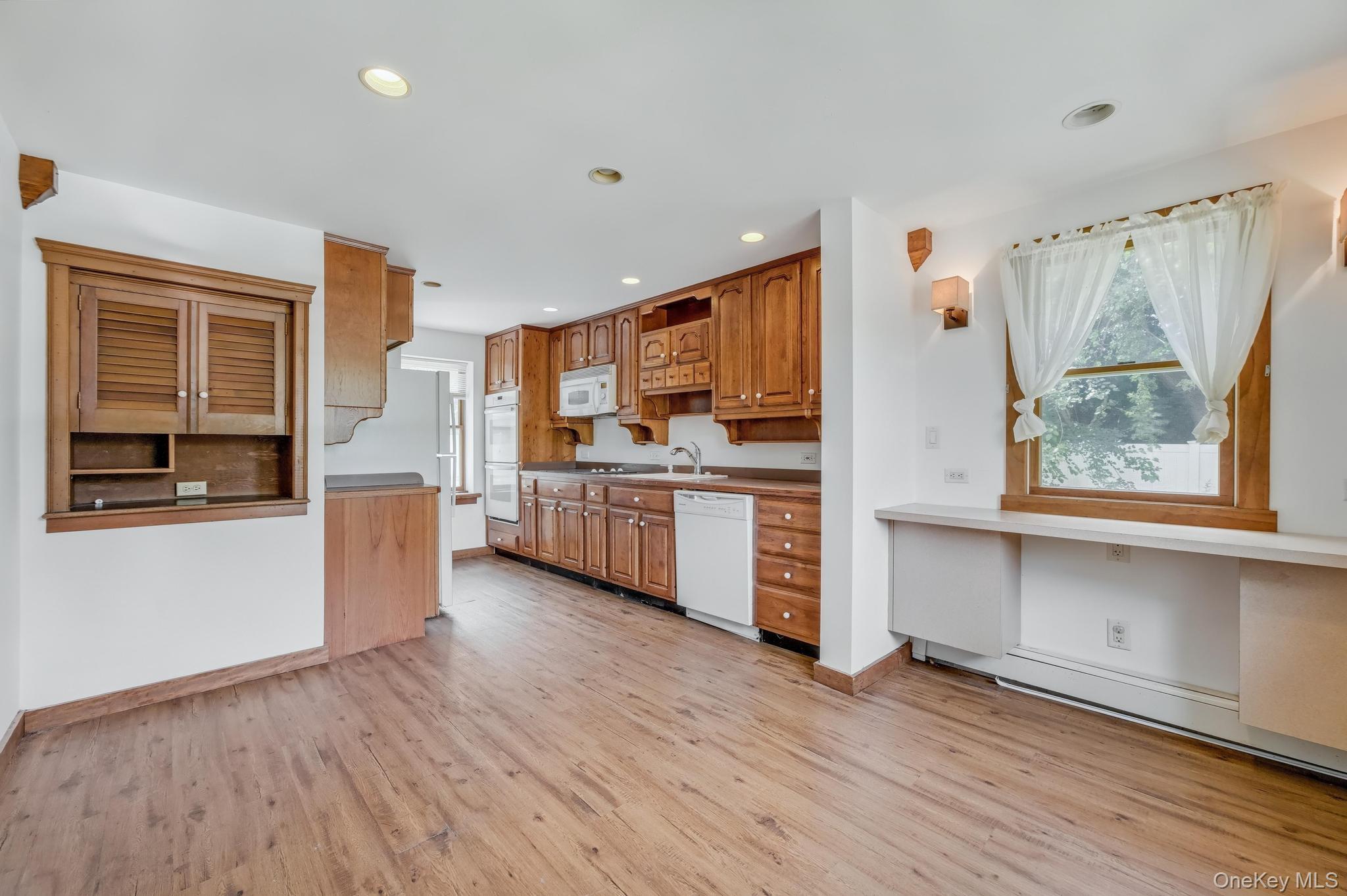 11 Rhoda Avenue, Smithtown, NY 11787