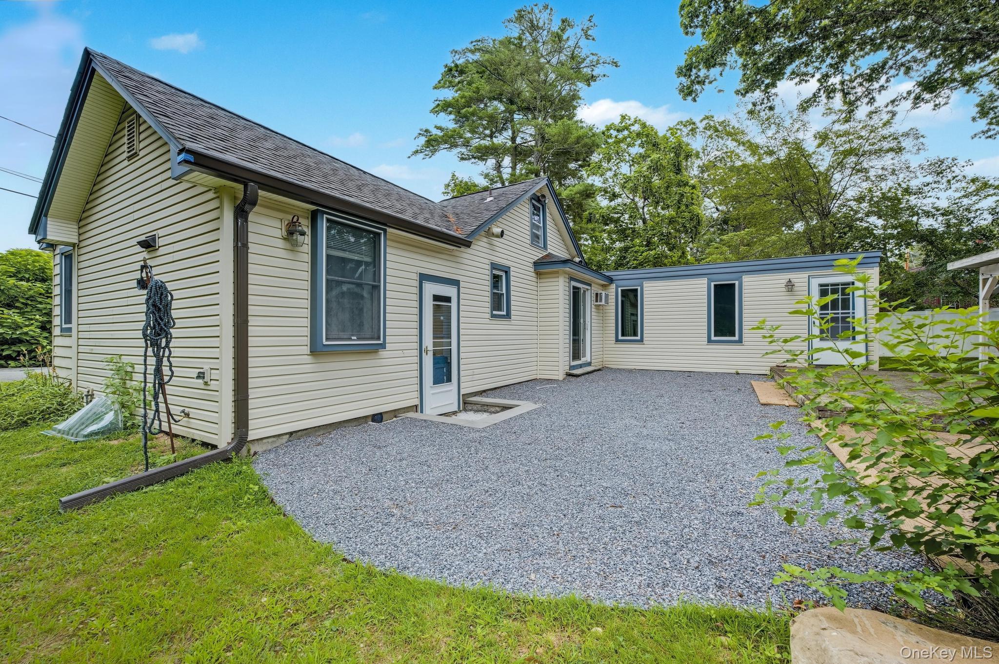 11 Rhoda Avenue, Smithtown, NY 11787