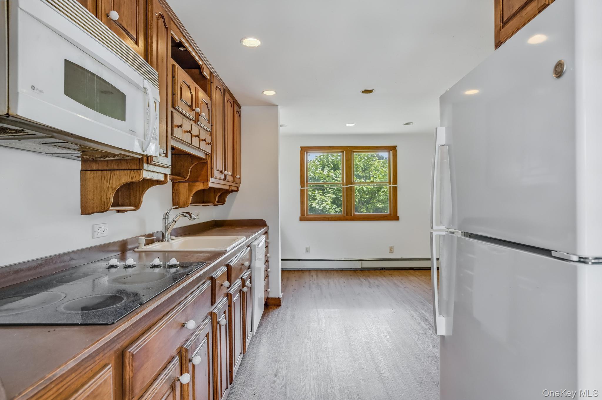 11 Rhoda Avenue, Smithtown, NY 11787