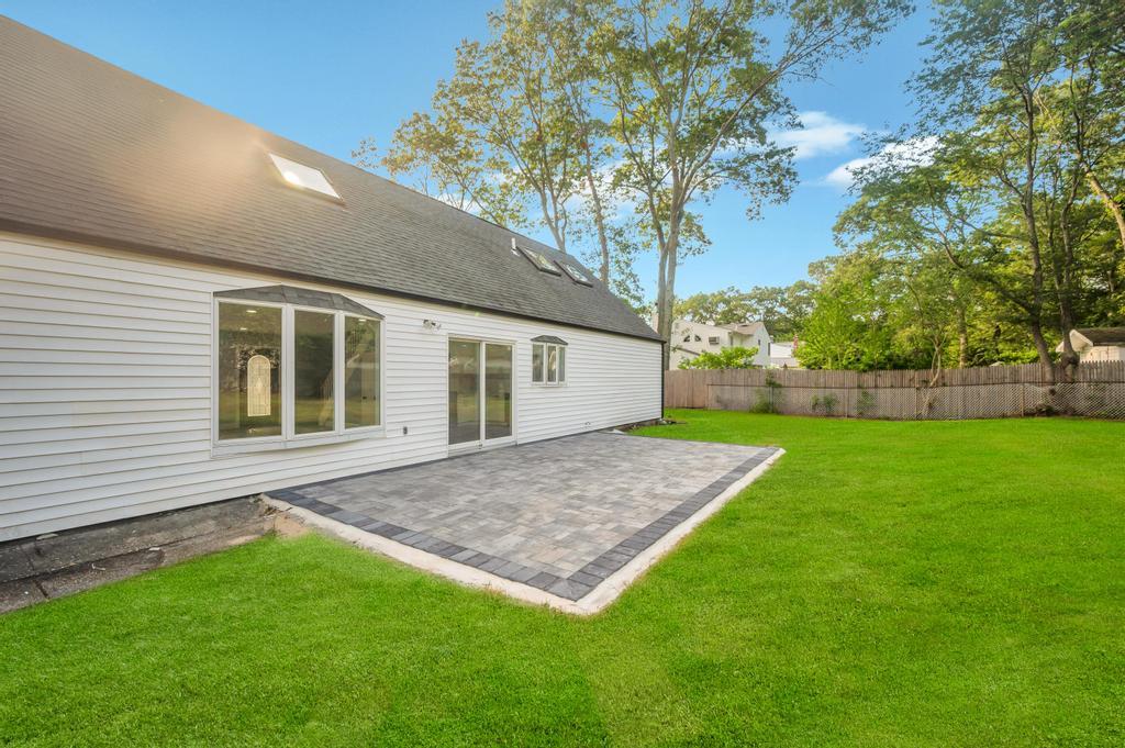 9 Wakefield Avenue, Coram, NY 11727