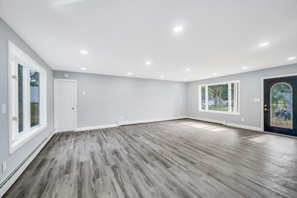 9 Wakefield Avenue, Coram, NY 11727