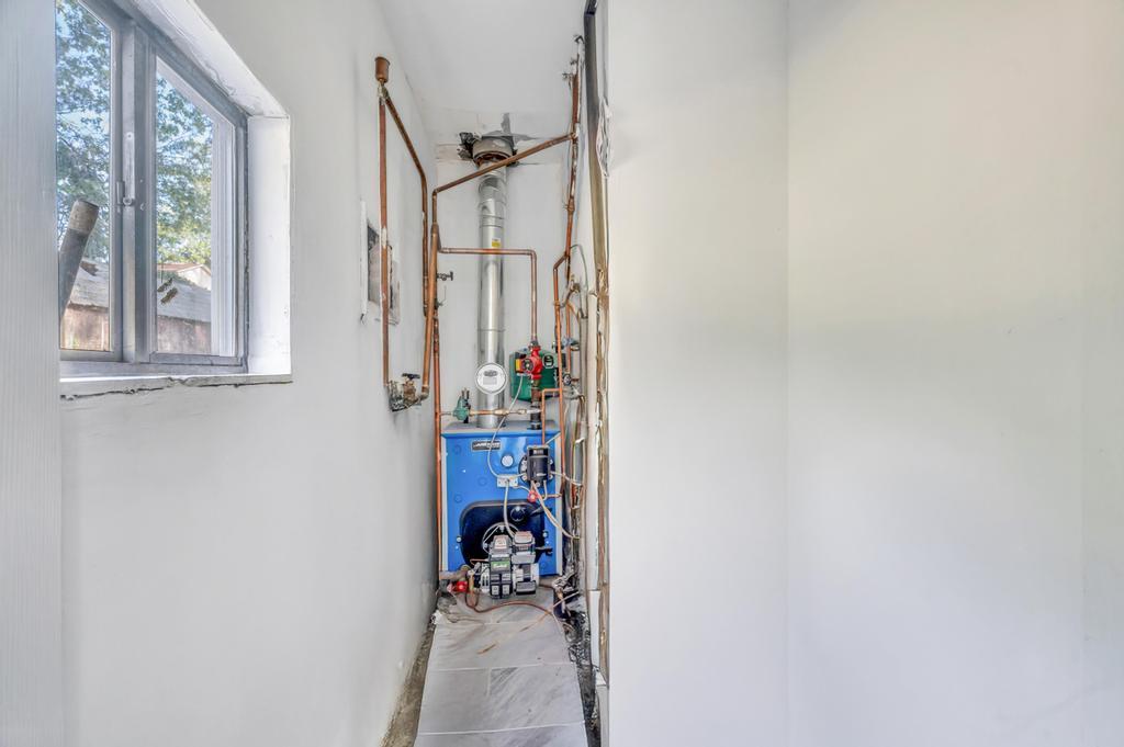 9 Wakefield Avenue, Coram, NY 11727