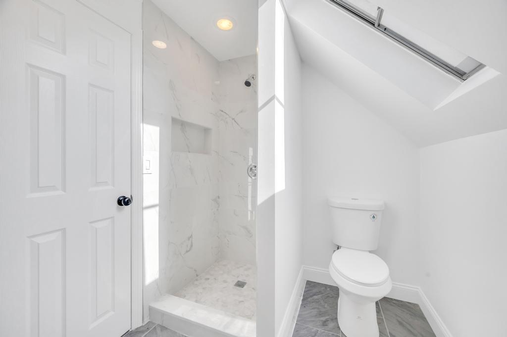 9 Wakefield Avenue, Coram, NY 11727