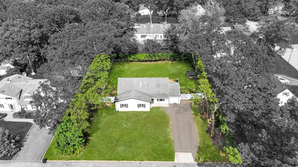 9 Wakefield Avenue, Coram, NY 11727