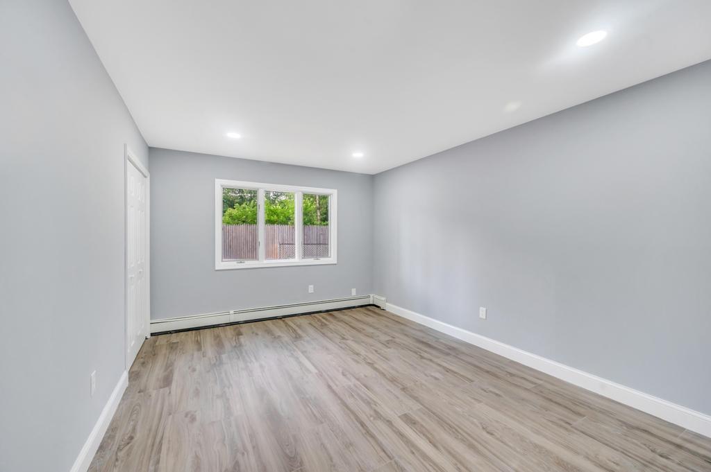 9 Wakefield Avenue, Coram, NY 11727