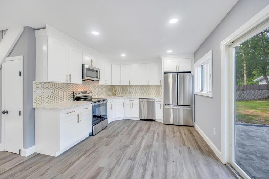 9 Wakefield Avenue, Coram, NY 11727