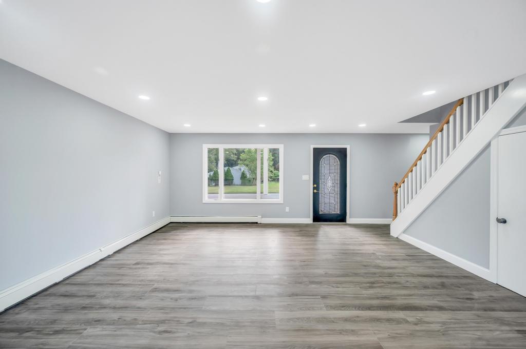 9 Wakefield Avenue, Coram, NY 11727