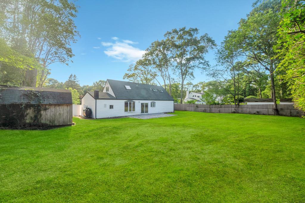 9 Wakefield Avenue, Coram, NY 11727