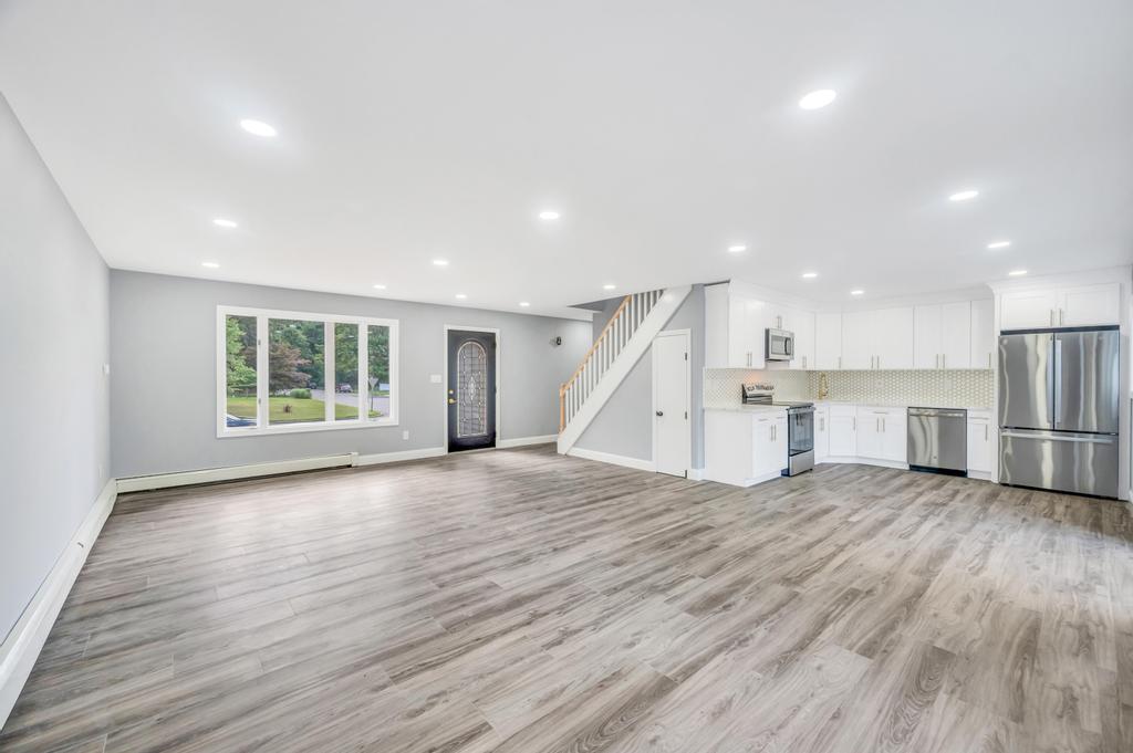 9 Wakefield Avenue, Coram, NY 11727