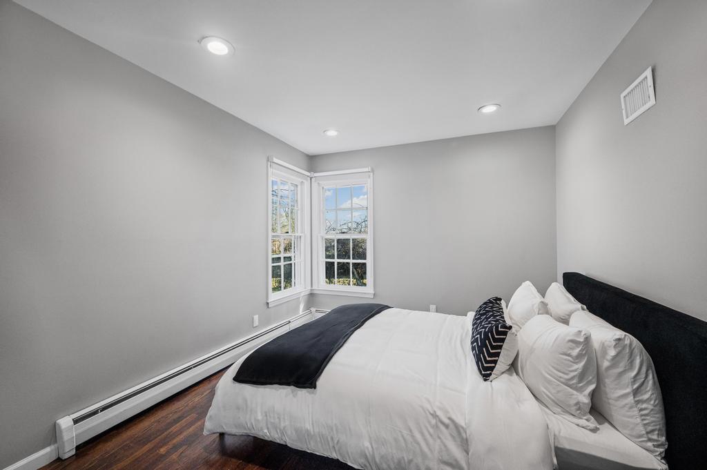 110 Peach Drive, East Hills, NY 11576