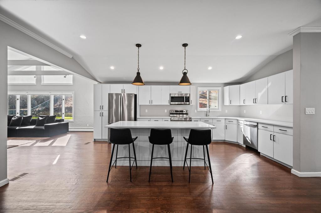 110 Peach Drive, East Hills, NY 11576