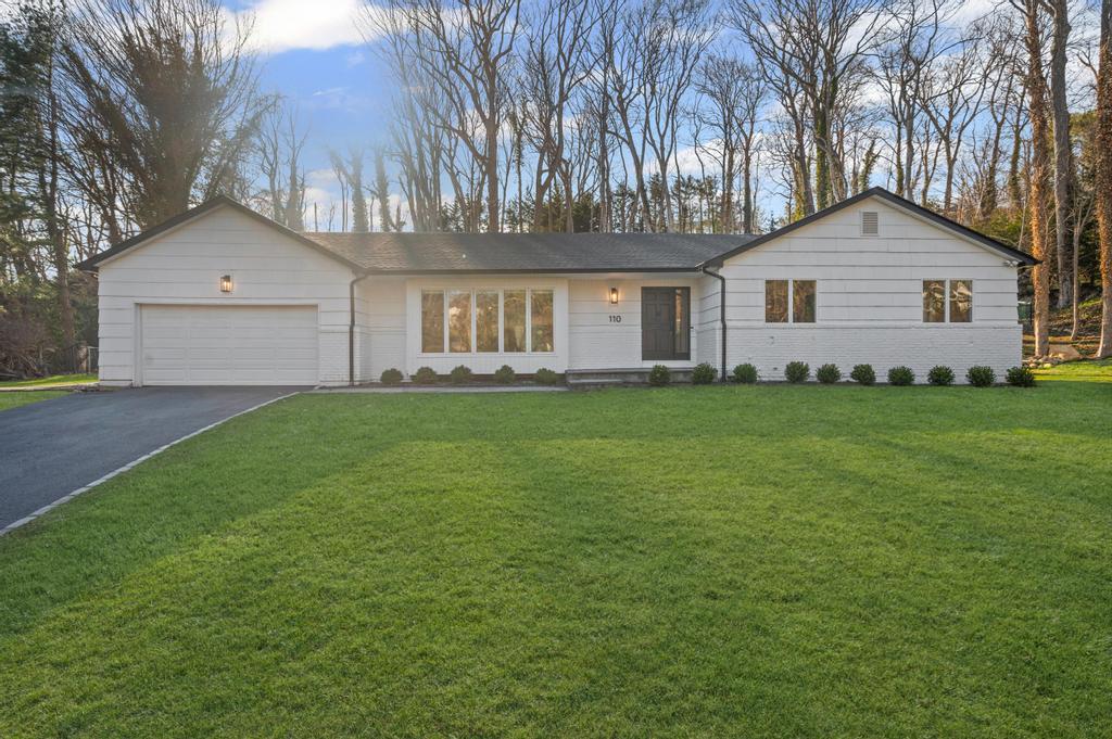 110 Peach Drive, East Hills, NY 11576