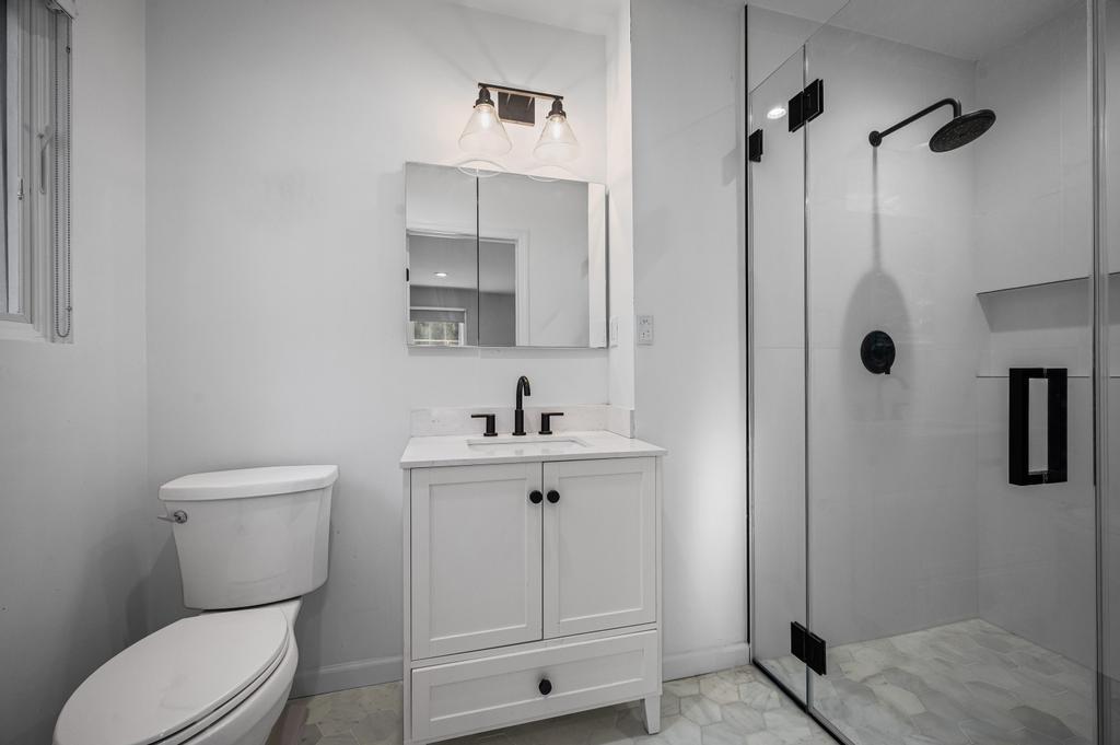 110 Peach Drive, East Hills, NY 11576