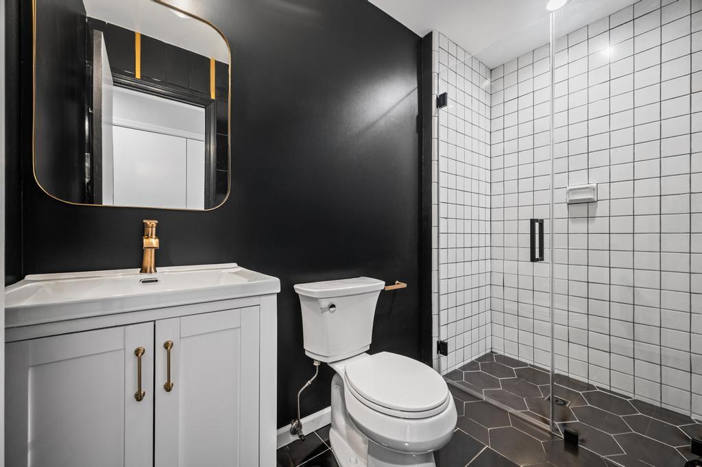 110 Peach Drive, East Hills, NY 11576