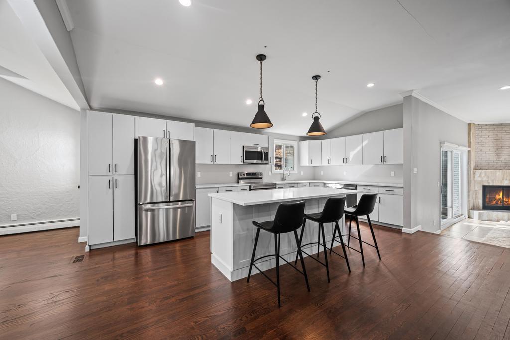 110 Peach Drive, East Hills, NY 11576