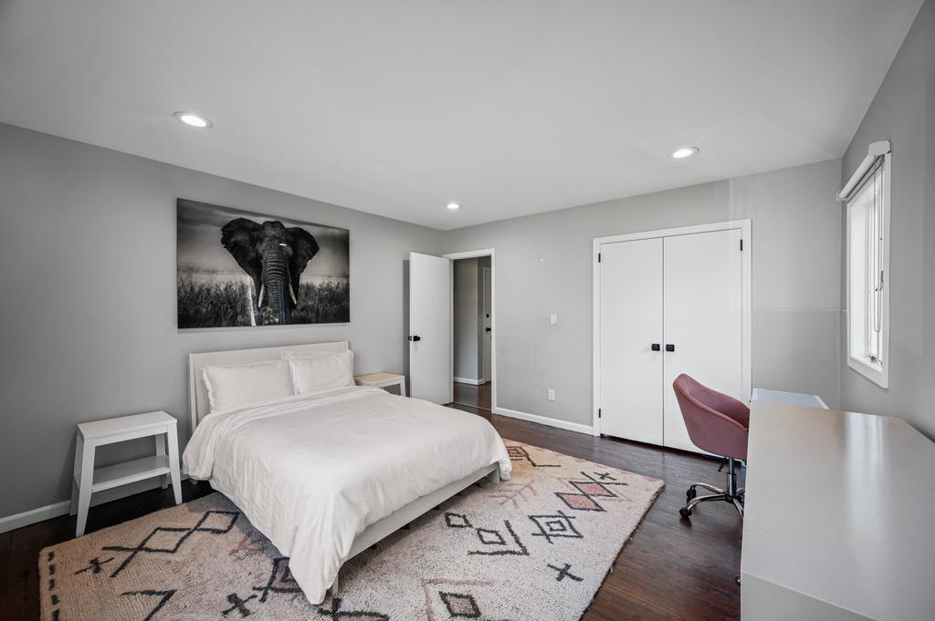 110 Peach Drive, East Hills, NY 11576