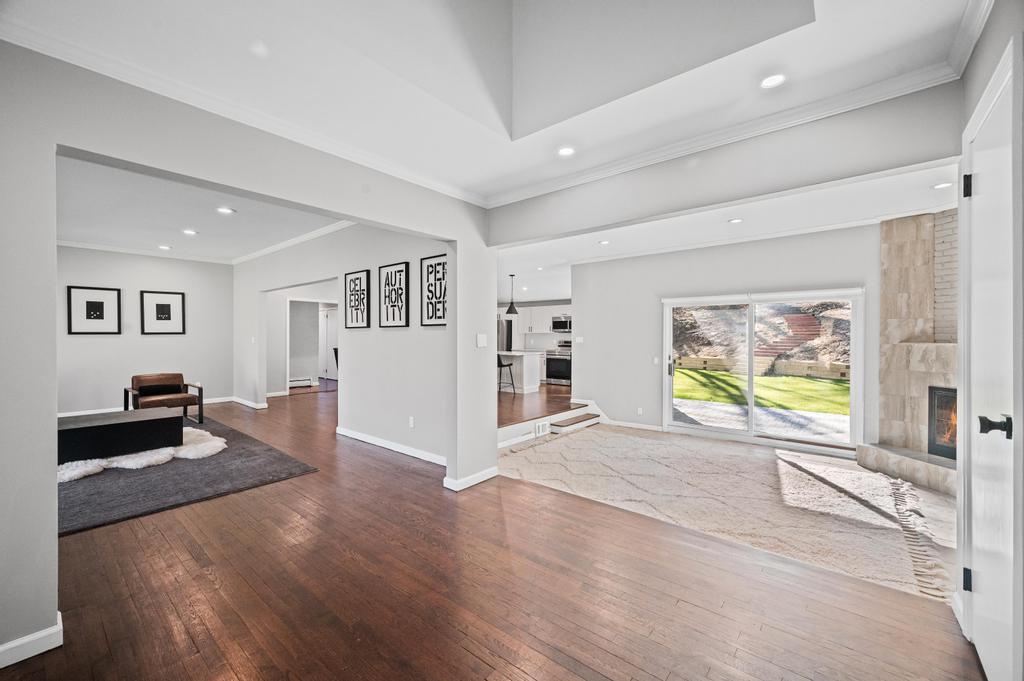 110 Peach Drive, East Hills, NY 11576