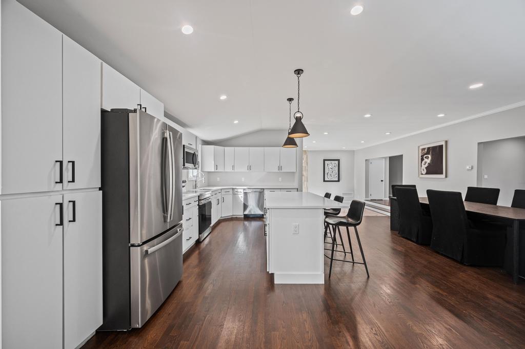 110 Peach Drive, East Hills, NY 11576