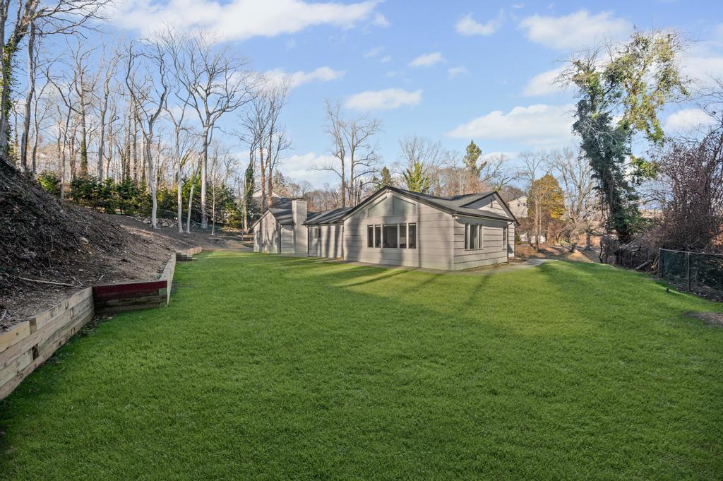 110 Peach Drive, East Hills, NY 11576