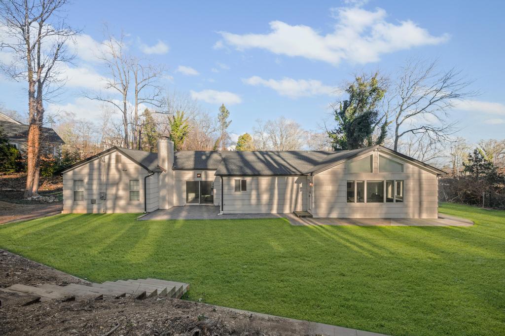 110 Peach Drive, East Hills, NY 11576