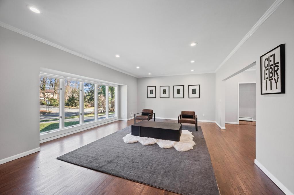 110 Peach Drive, East Hills, NY 11576