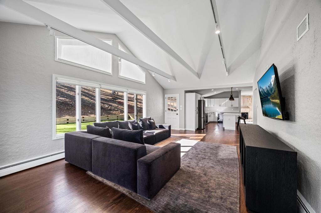 110 Peach Drive, East Hills, NY 11576