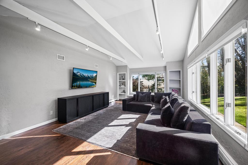 110 Peach Drive, East Hills, NY 11576