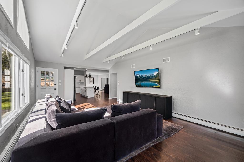 110 Peach Drive, East Hills, NY 11576