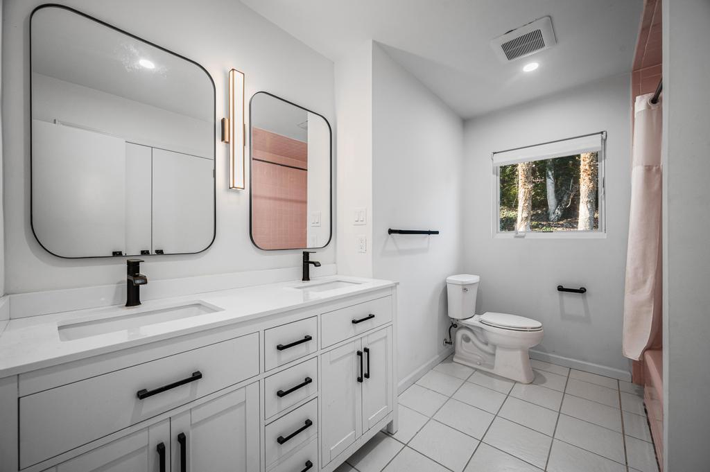 110 Peach Drive, East Hills, NY 11576