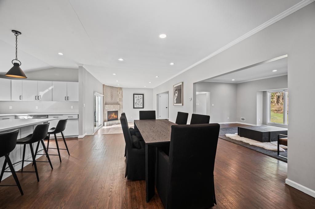 110 Peach Drive, East Hills, NY 11576